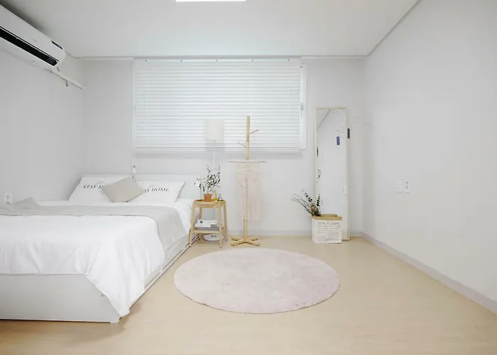 H House Yeonnam アパート